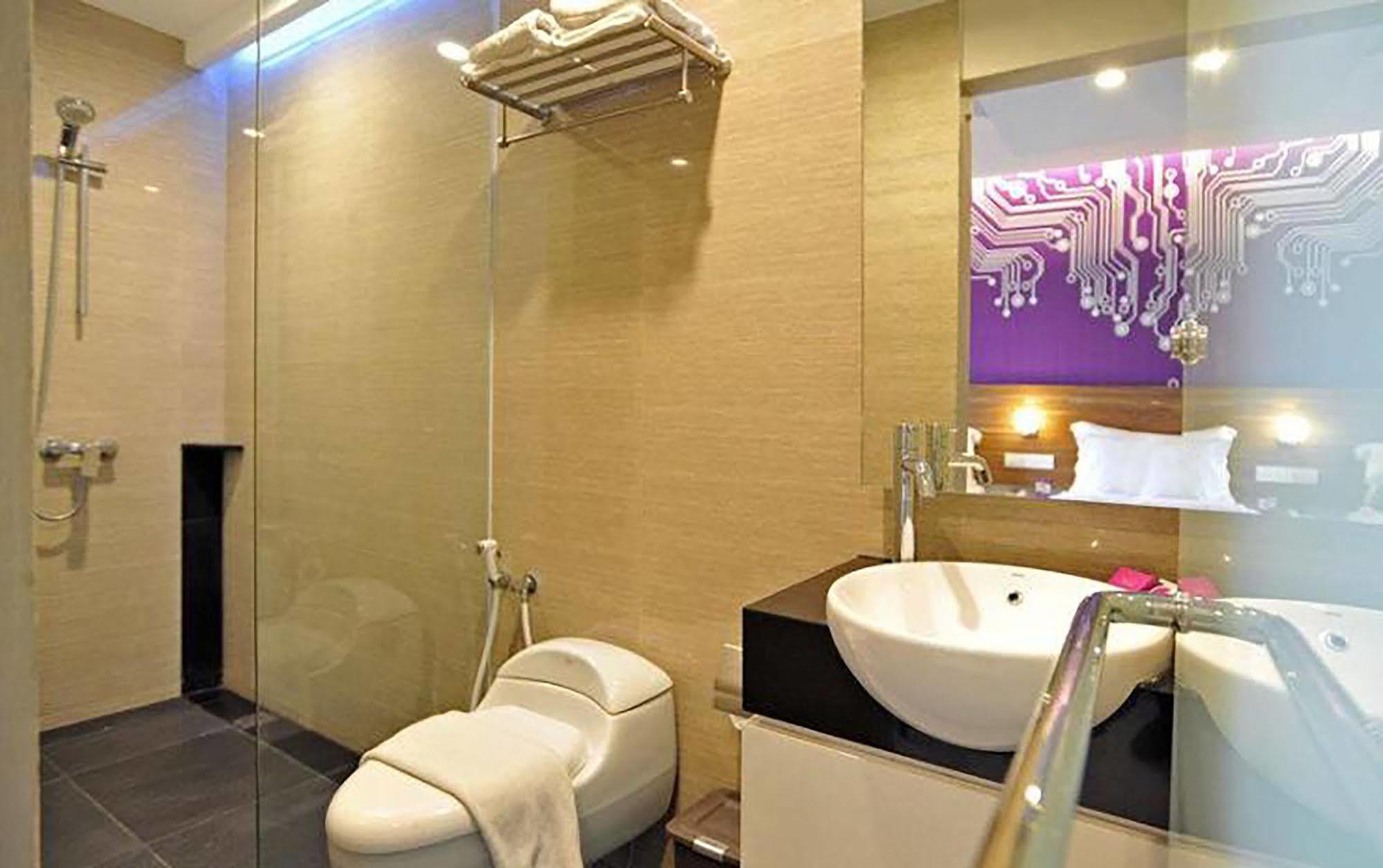 The Life Hotels City Center Surabaja Exteriér fotografie